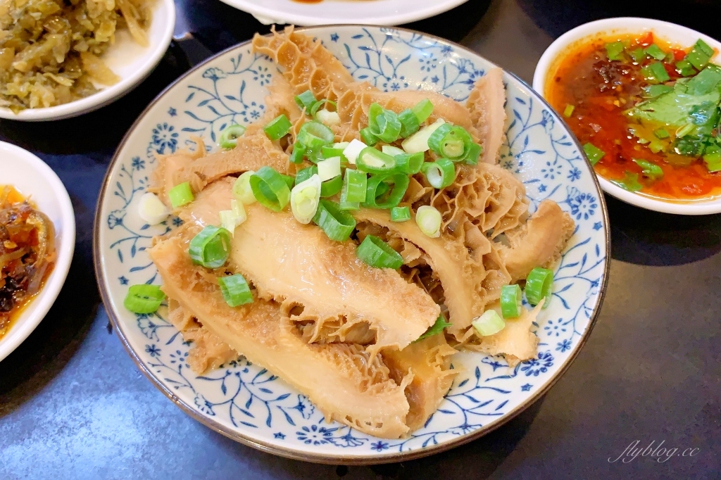 台中北屯|饕食館小籠湯包.又大又多汁的小籠湯包,被小籠湯包耽誤的牛肉麵 @飛天璇的口袋 台中北屯|饕食館小籠湯包.又大又多汁的小籠湯包,被小籠湯包耽誤的牛肉麵 @飛天璇的口袋