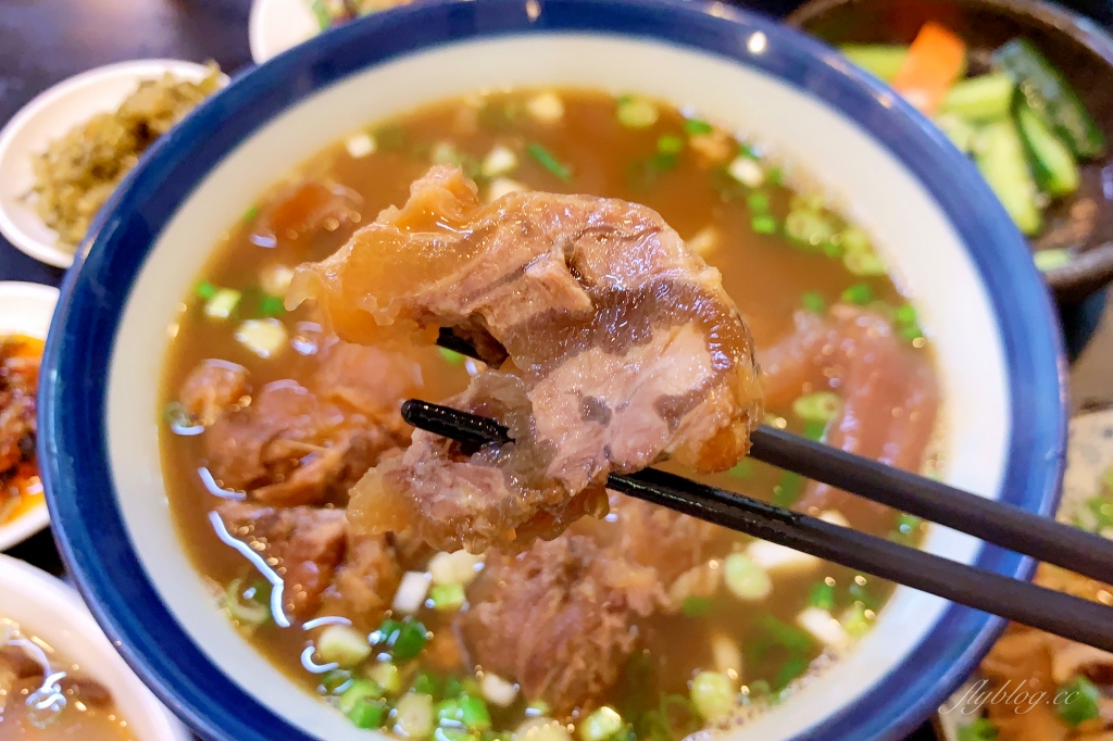 台中北屯|饕食館小籠湯包.又大又多汁的小籠湯包,被小籠湯包耽誤的牛肉麵 @飛天璇的口袋 台中北屯|饕食館小籠湯包.又大又多汁的小籠湯包,被小籠湯包耽誤的牛肉麵 @飛天璇的口袋