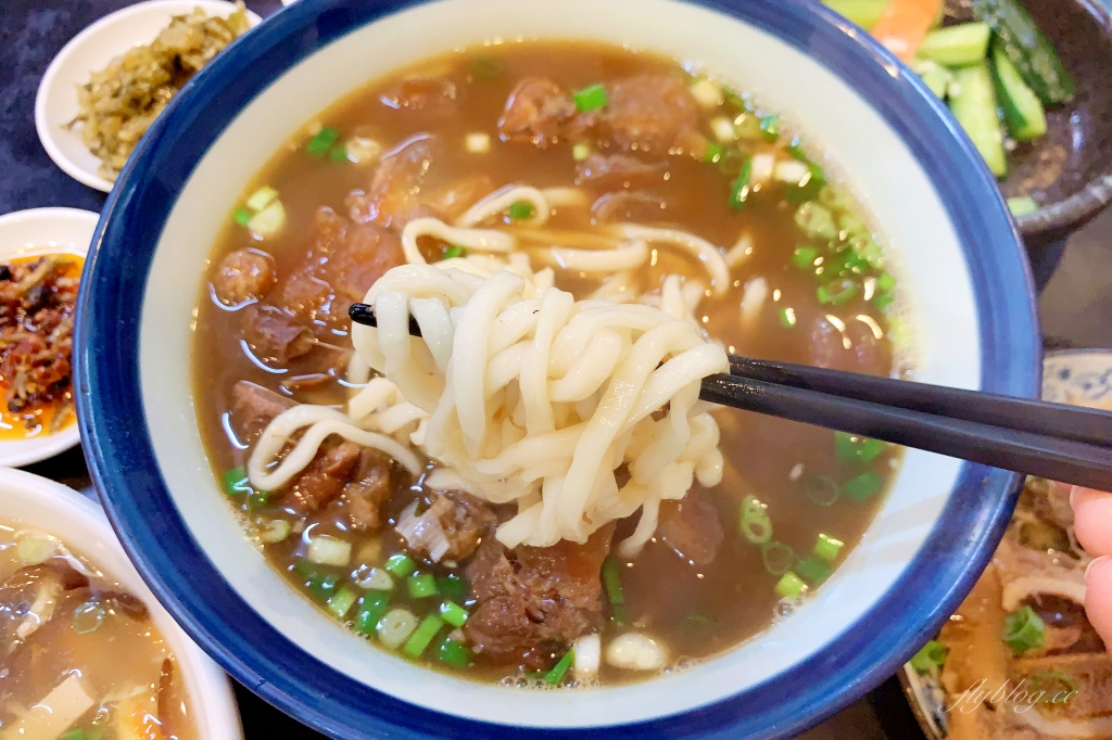 台中北屯|饕食館小籠湯包.又大又多汁的小籠湯包,被小籠湯包耽誤的牛肉麵 @飛天璇的口袋 台中北屯|饕食館小籠湯包.又大又多汁的小籠湯包,被小籠湯包耽誤的牛肉麵 @飛天璇的口袋