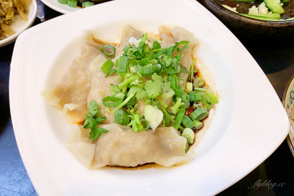 台中北屯｜饕食館小籠湯包．又大又多汁的小籠湯包，被小籠湯包耽誤的牛肉麵 @飛天璇的口袋