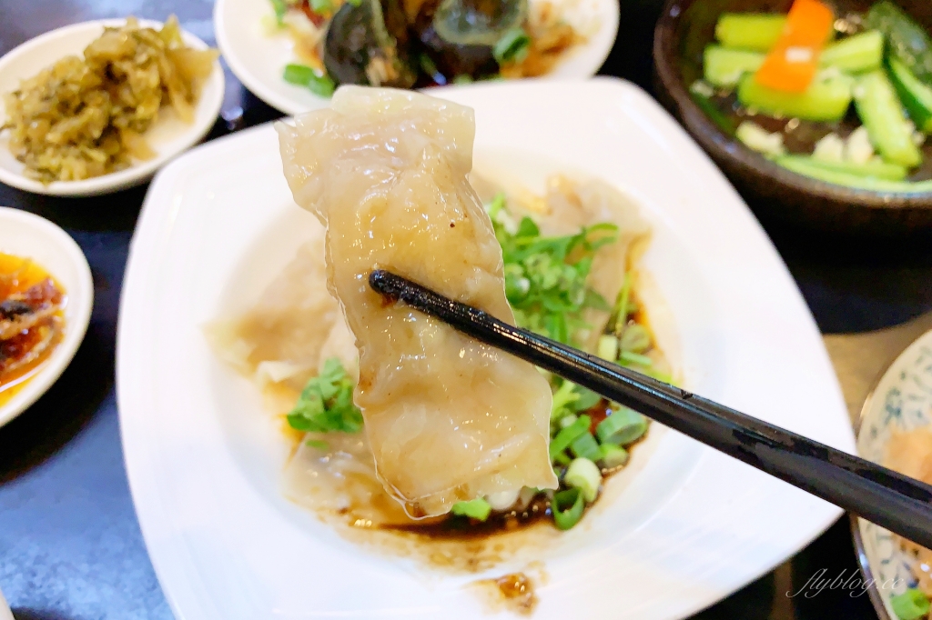 台中北屯|饕食館小籠湯包.又大又多汁的小籠湯包,被小籠湯包耽誤的牛肉麵 @飛天璇的口袋 台中北屯|饕食館小籠湯包.又大又多汁的小籠湯包,被小籠湯包耽誤的牛肉麵 @飛天璇的口袋