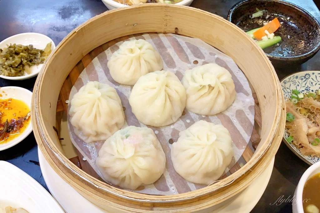 台中北屯|饕食館小籠湯包.又大又多汁的小籠湯包,被小籠湯包耽誤的牛肉麵 @飛天璇的口袋 台中北屯|饕食館小籠湯包.又大又多汁的小籠湯包,被小籠湯包耽誤的牛肉麵 @飛天璇的口袋