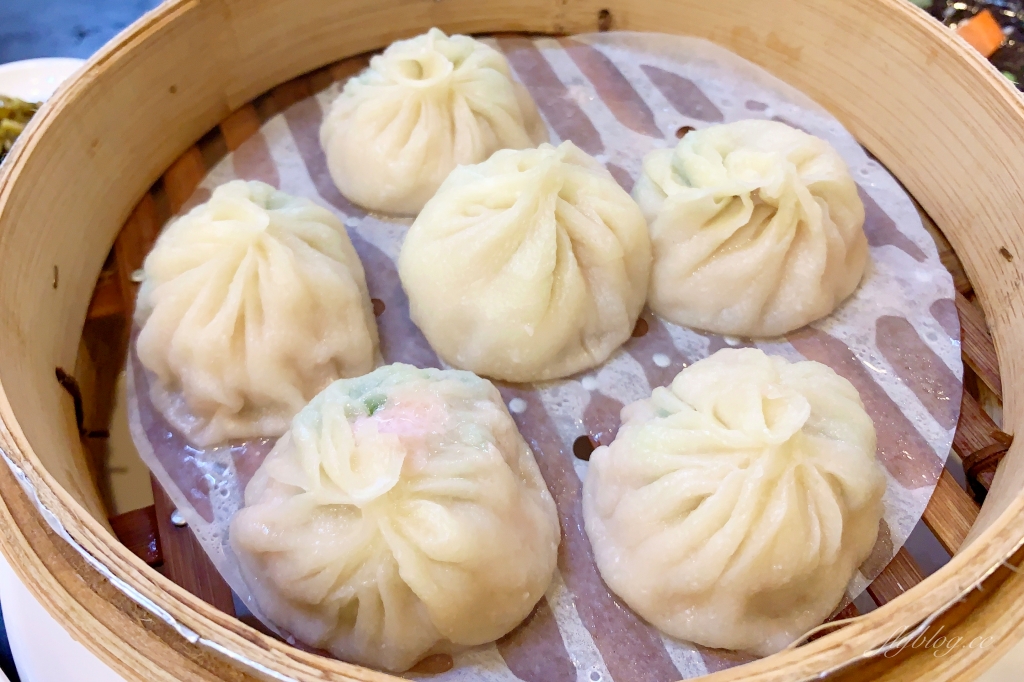 台中北屯|饕食館小籠湯包.又大又多汁的小籠湯包,被小籠湯包耽誤的牛肉麵 @飛天璇的口袋 台中北屯|饕食館小籠湯包.又大又多汁的小籠湯包,被小籠湯包耽誤的牛肉麵 @飛天璇的口袋