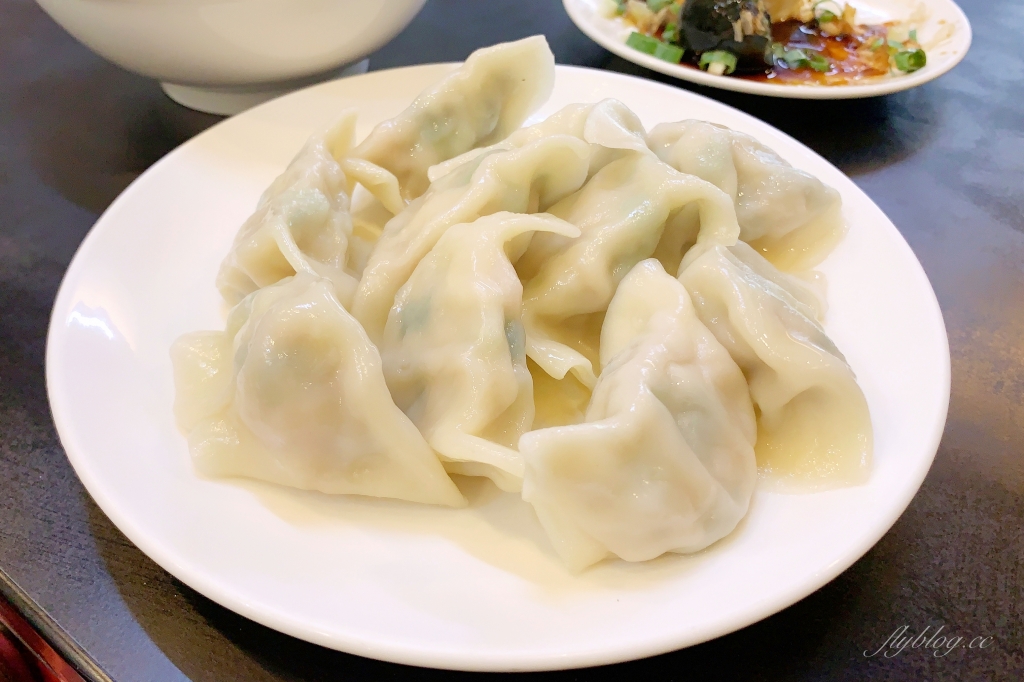 台中北屯｜饕食館小籠湯包．又大又多汁的小籠湯包，被小籠湯包耽誤的牛肉麵 @飛天璇的口袋