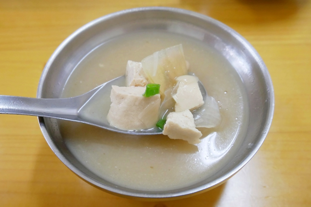 嘉義東區｜正統火雞肉飯．真的是好吃便宜又大碗，而且小菜選擇性也多 @飛天璇的口袋