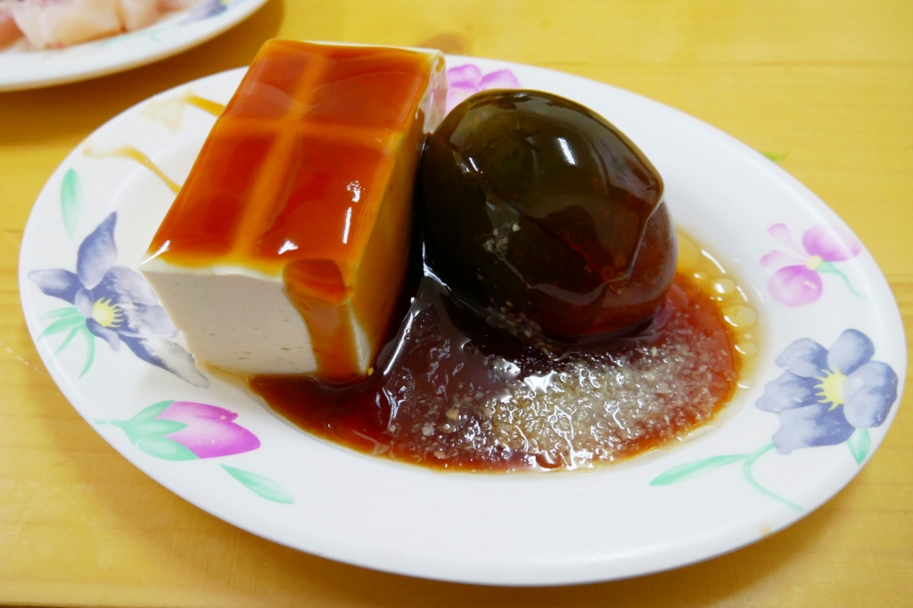 嘉義東區｜正統火雞肉飯．真的是好吃便宜又大碗，而且小菜選擇性也多 @飛天璇的口袋