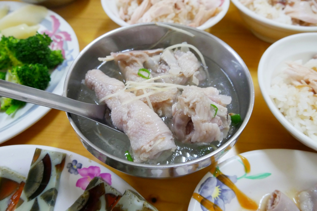 嘉義東區｜正統火雞肉飯．真的是好吃便宜又大碗，而且小菜選擇性也多 @飛天璇的口袋