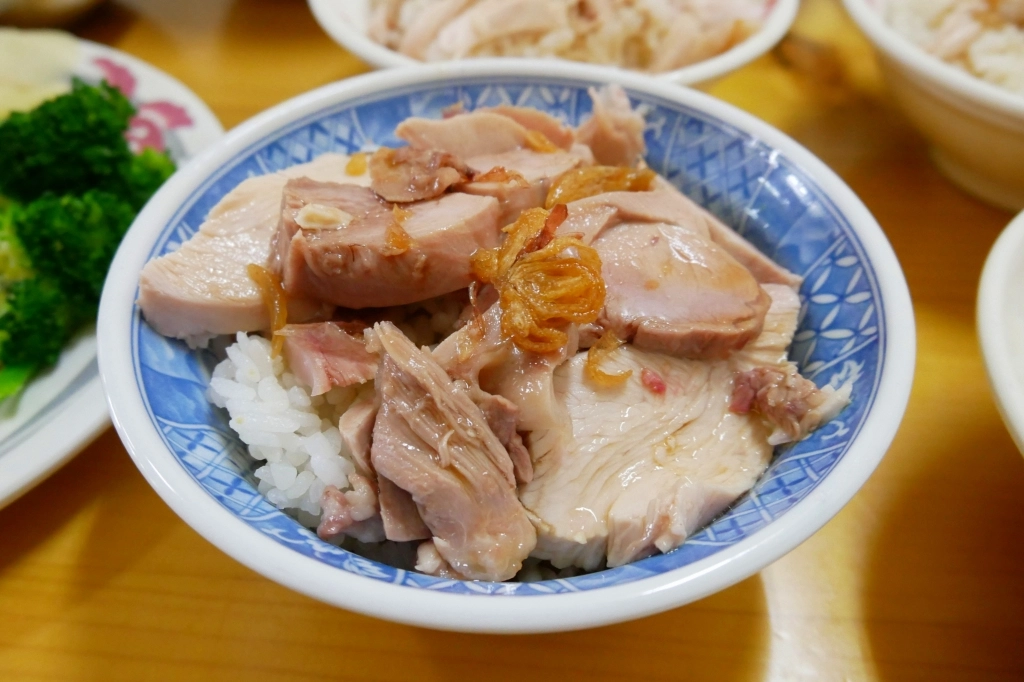 嘉義東區｜正統火雞肉飯．真的是好吃便宜又大碗，而且小菜選擇性也多 @飛天璇的口袋