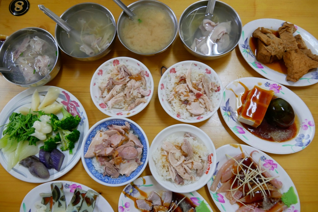 嘉義東區｜正統火雞肉飯．真的是好吃便宜又大碗，而且小菜選擇性也多 @飛天璇的口袋