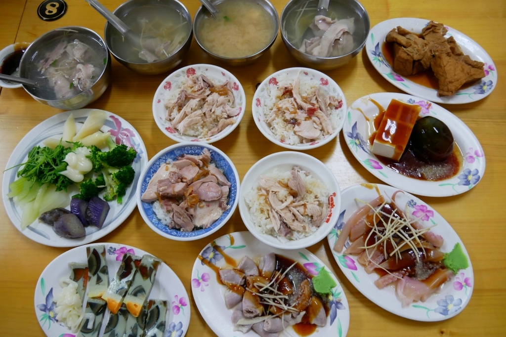 嘉義東區｜正統火雞肉飯．真的是好吃便宜又大碗，而且小菜選擇性也多 @飛天璇的口袋