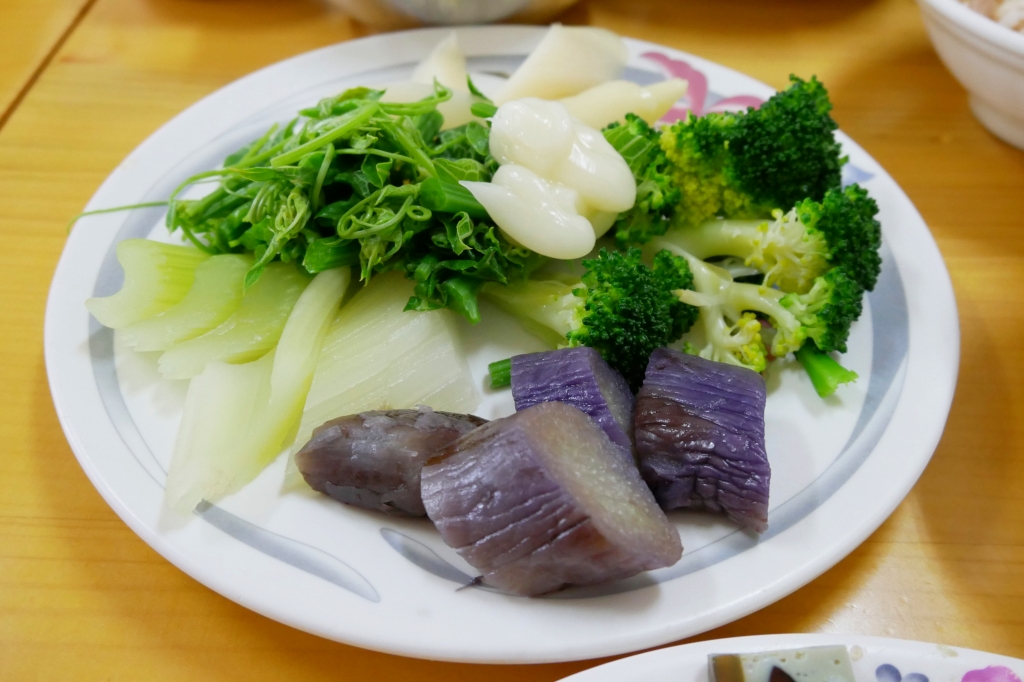 嘉義東區｜正統火雞肉飯．真的是好吃便宜又大碗，而且小菜選擇性也多 @飛天璇的口袋