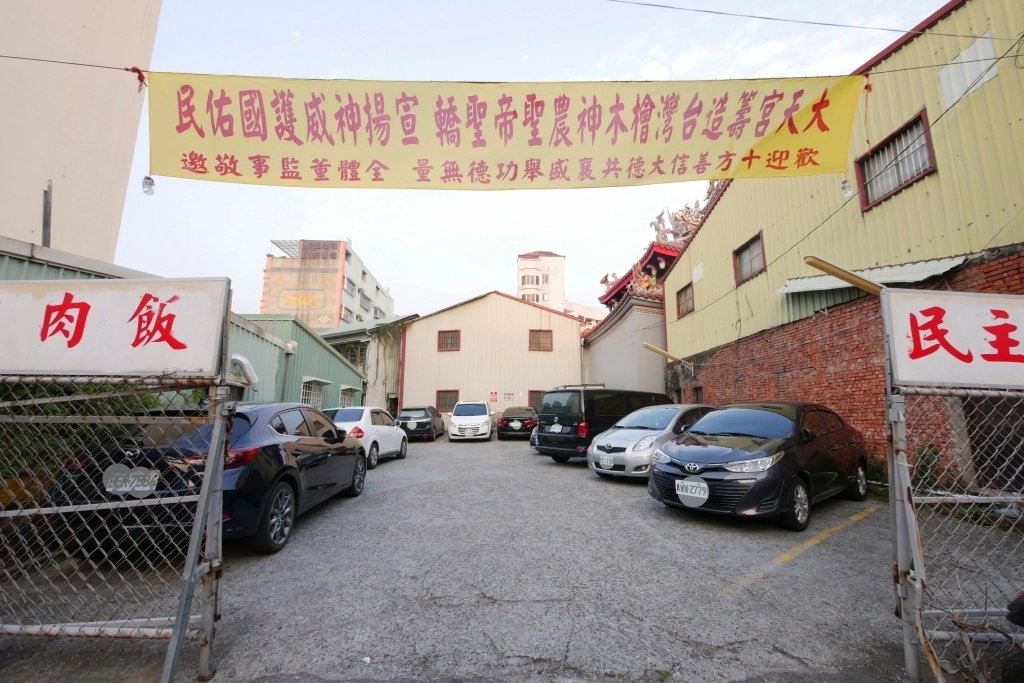 嘉義東區｜民主火雞肉飯｜嘉義市火雞肉飯節特優獎，附有專屬停車場還有冷氣 @飛天璇的口袋