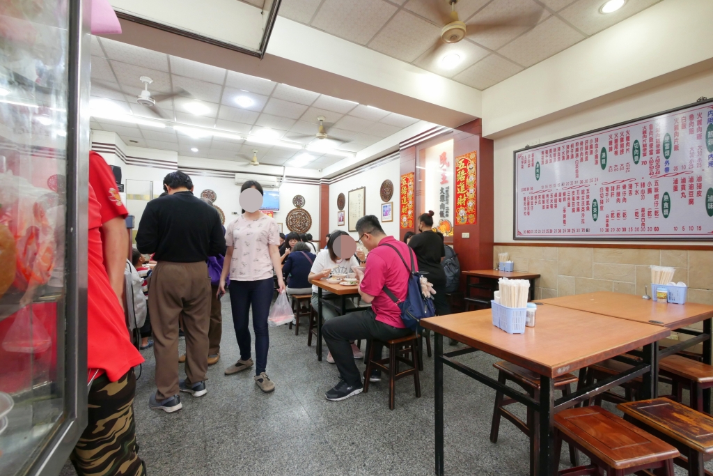 嘉義東區｜民主火雞肉飯｜嘉義市火雞肉飯節特優獎，附有專屬停車場還有冷氣 @飛天璇的口袋
