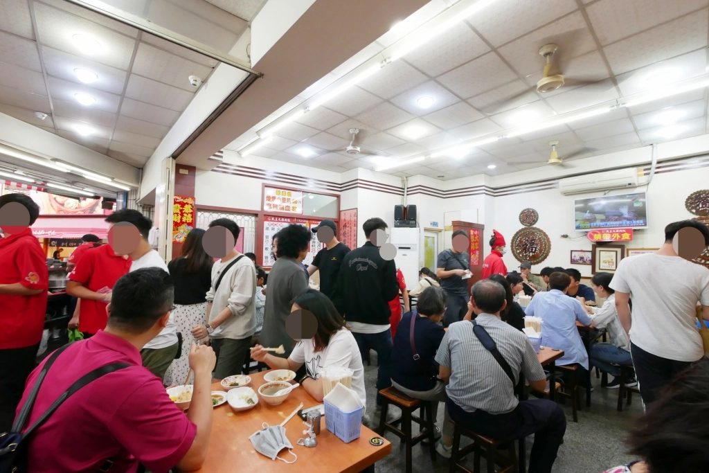 嘉義東區｜民主火雞肉飯｜嘉義市火雞肉飯節特優獎，附有專屬停車場還有冷氣 @飛天璇的口袋
