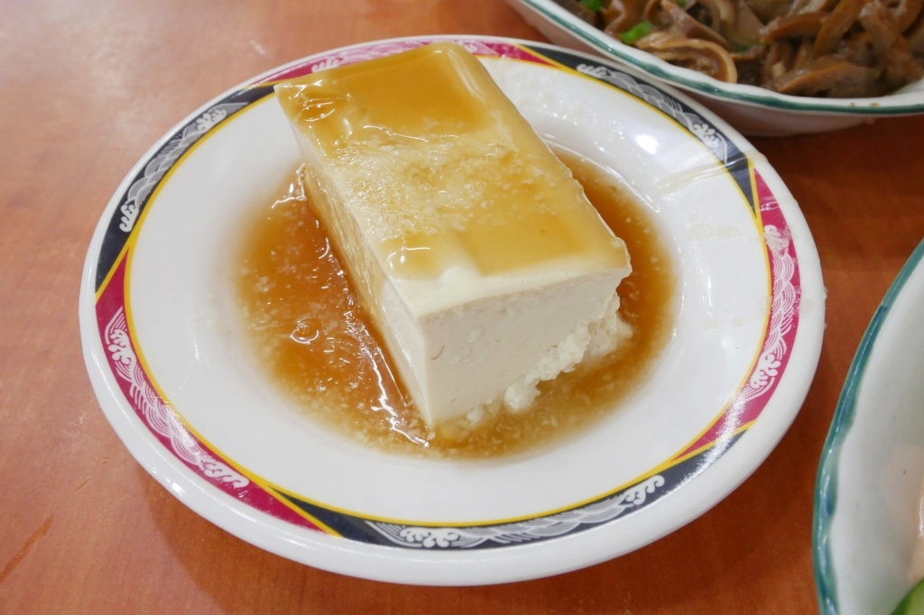 嘉義東區｜民主火雞肉飯｜嘉義市火雞肉飯節特優獎，附有專屬停車場還有冷氣 @飛天璇的口袋