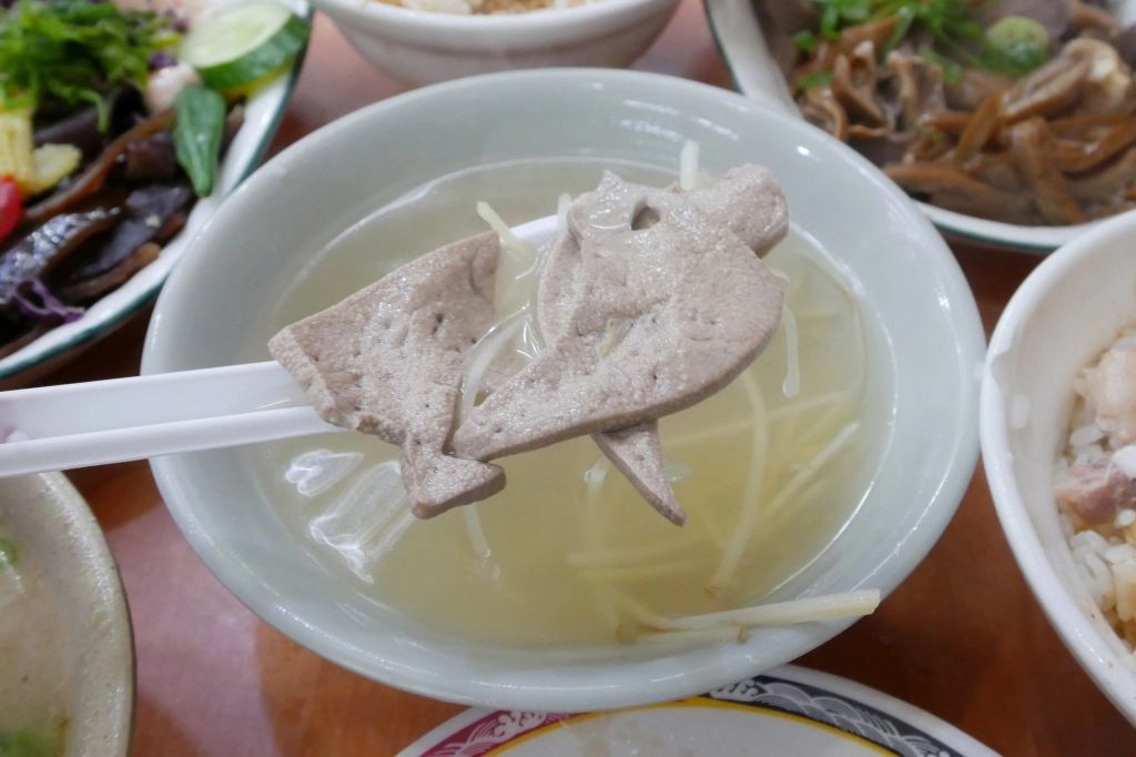 嘉義東區｜民主火雞肉飯｜嘉義市火雞肉飯節特優獎，附有專屬停車場還有冷氣 @飛天璇的口袋