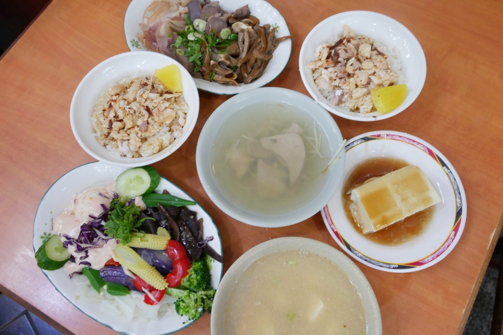 嘉義東區｜民主火雞肉飯｜嘉義市火雞肉飯節特優獎，附有專屬停車場還有冷氣 @飛天璇的口袋