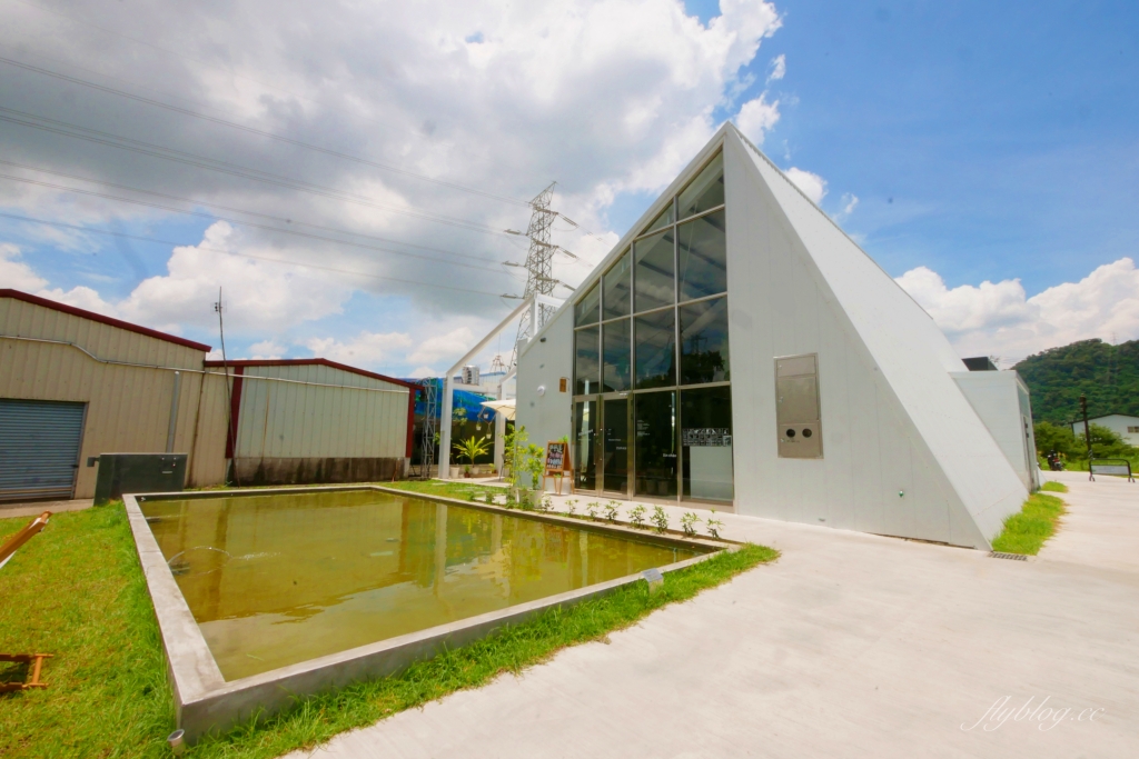 【台中豐原】 200 days：位於東豐綠色走廊旁的純白建築，IG熱門拍照打卡景點 @飛天璇的口袋