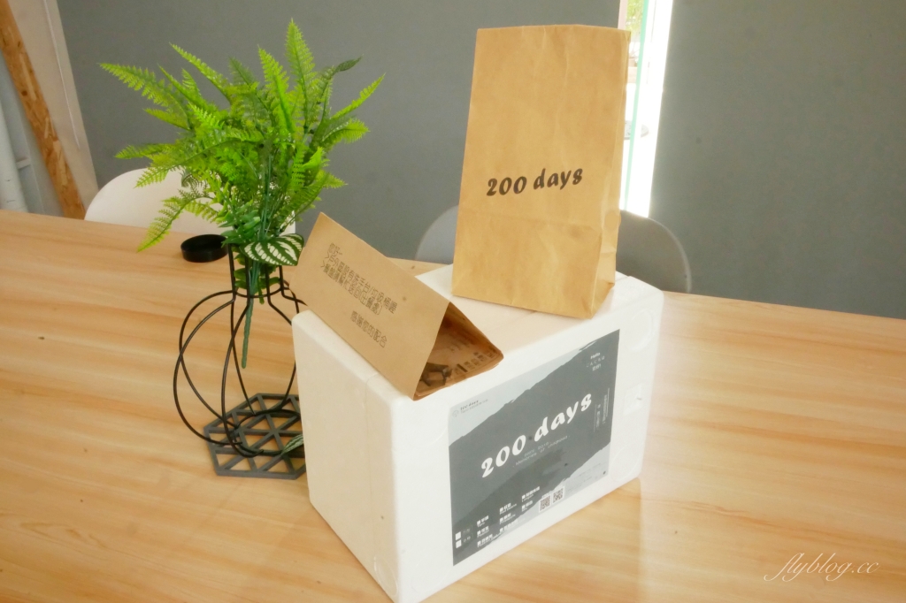 【台中豐原】 200 days：位於東豐綠色走廊旁的純白建築，IG熱門拍照打卡景點 @飛天璇的口袋