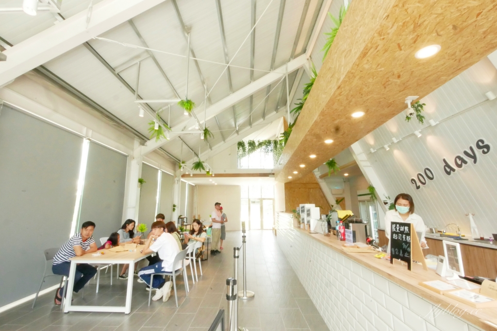 【台中豐原】 200 days：位於東豐綠色走廊旁的純白建築，IG熱門拍照打卡景點 @飛天璇的口袋