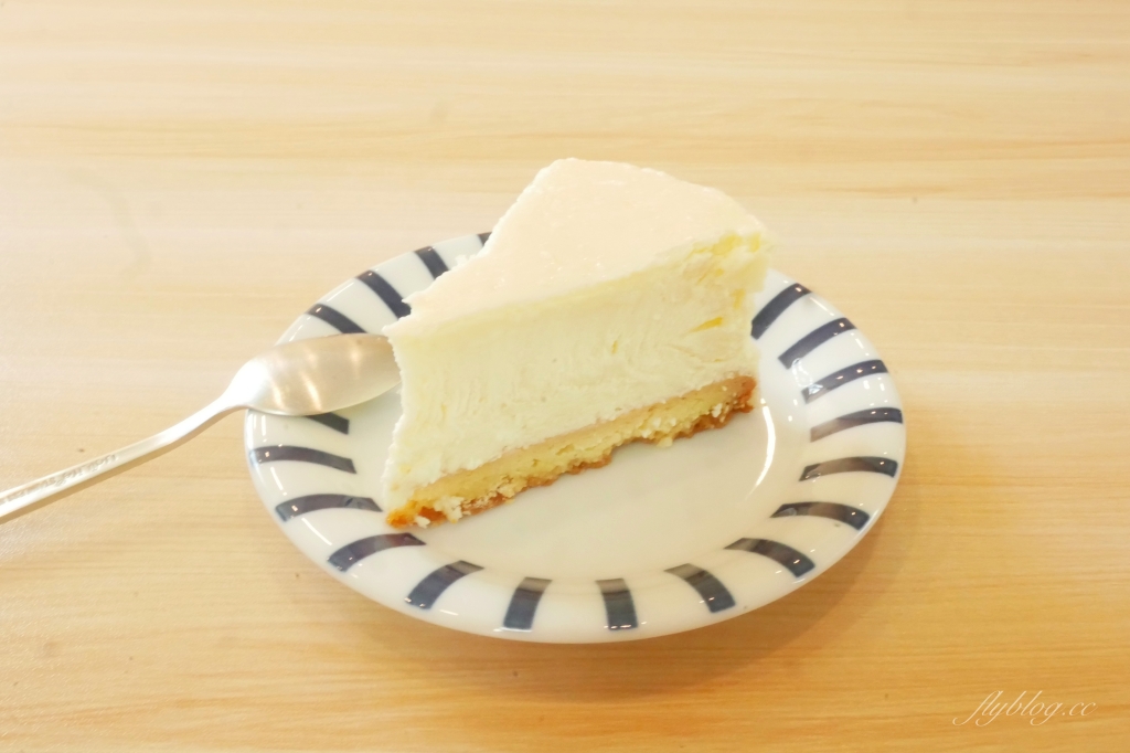 【台中豐原】 200 days：位於東豐綠色走廊旁的純白建築，IG熱門拍照打卡景點 @飛天璇的口袋