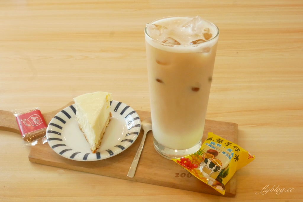 【台中豐原】 200 days：位於東豐綠色走廊旁的純白建築，IG熱門拍照打卡景點 @飛天璇的口袋