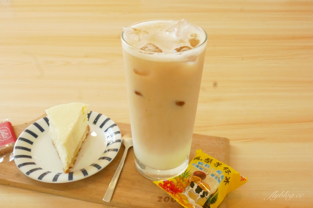 【台中豐原】 200 days：位於東豐綠色走廊旁的純白建築，IG熱門拍照打卡景點 @飛天璇的口袋