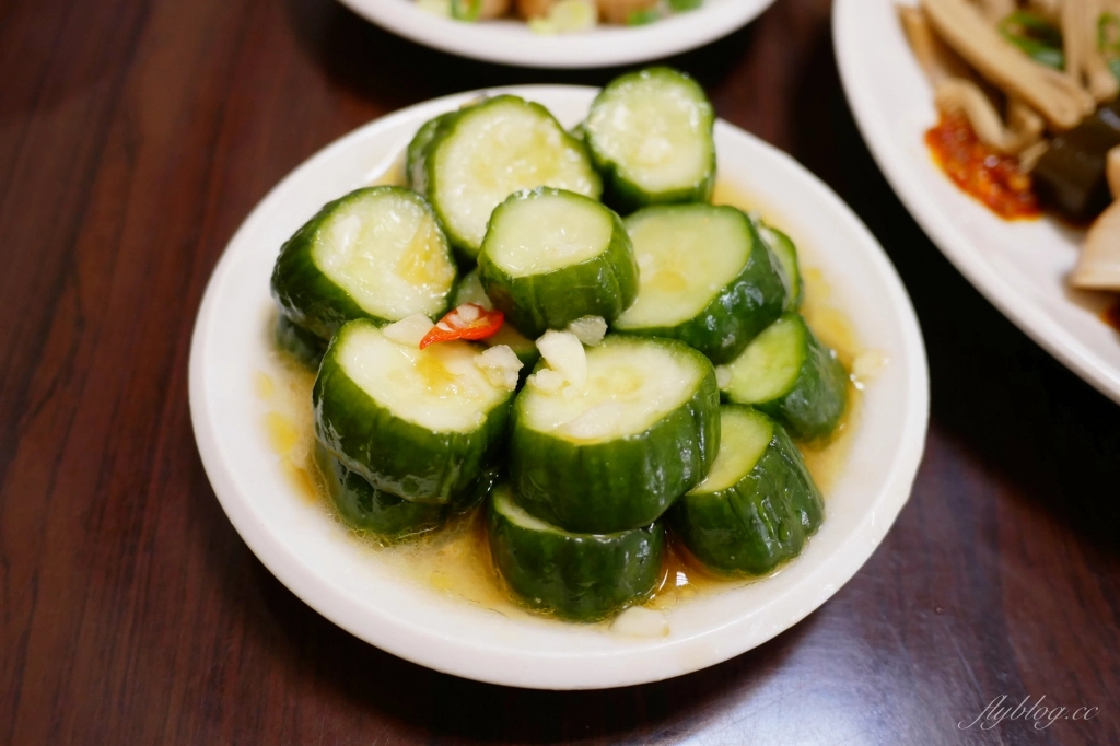 台中西屯｜精誠牛肉麵．精明商圈超霸氣牛肉麵，必點真材實料的美味三寶麵 @飛天璇的口袋