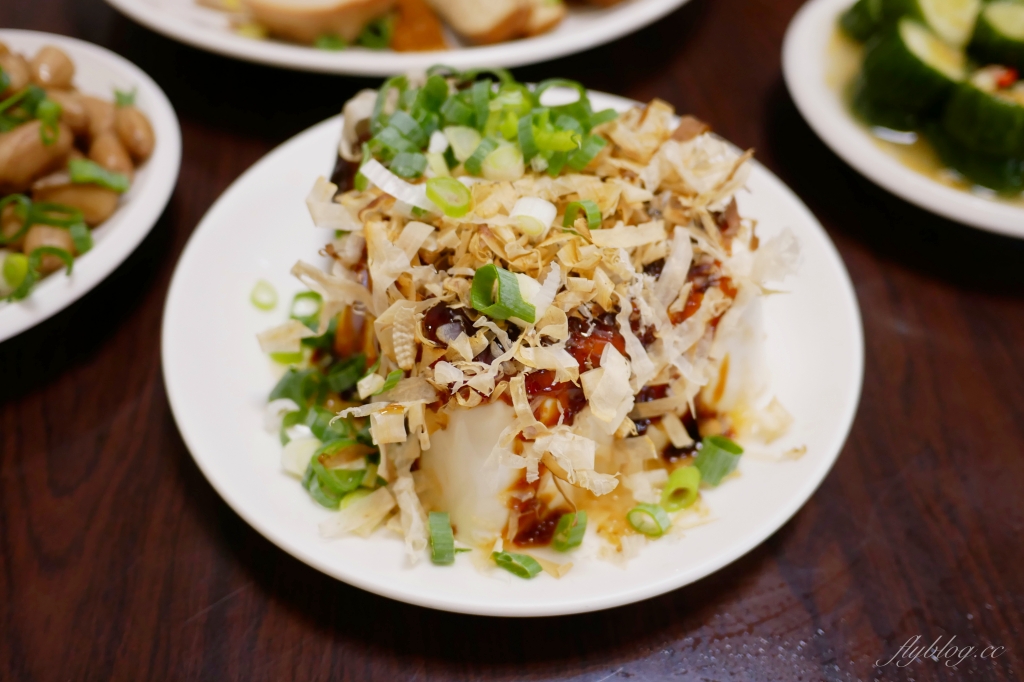 台中西屯｜精誠牛肉麵．精明商圈超霸氣牛肉麵，必點真材實料的美味三寶麵 @飛天璇的口袋