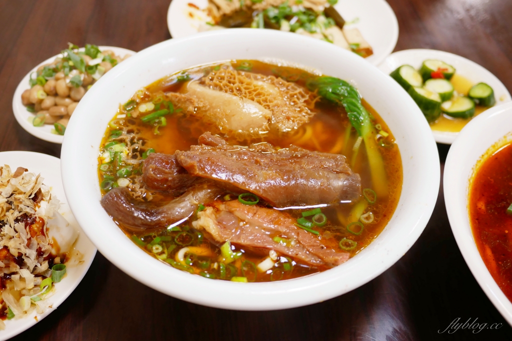 台中西屯｜精誠牛肉麵．精明商圈超霸氣牛肉麵，必點真材實料的美味三寶麵 @飛天璇的口袋