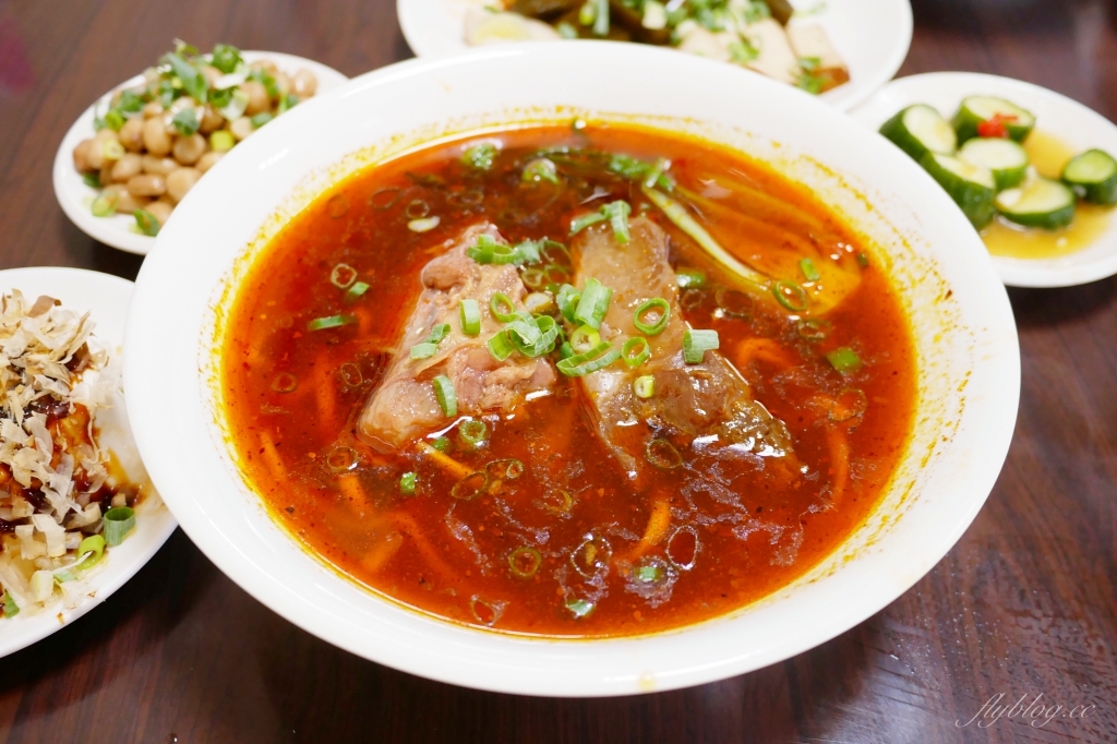 台中西屯｜精誠牛肉麵．精明商圈超霸氣牛肉麵，必點真材實料的美味三寶麵 @飛天璇的口袋