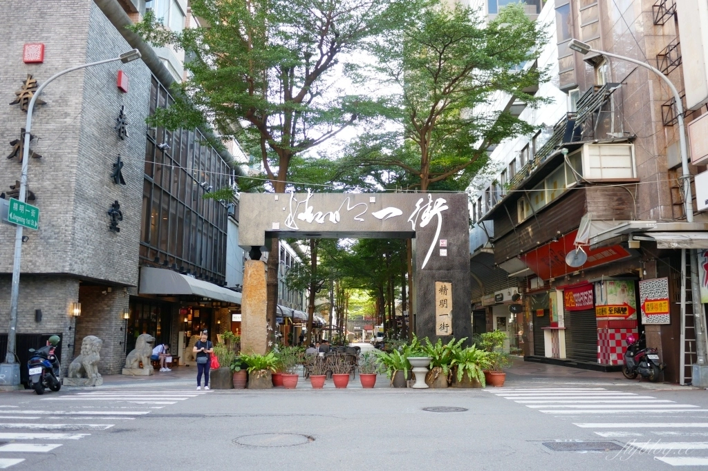 台中西屯｜精誠牛肉麵．精明商圈超霸氣牛肉麵，必點真材實料的美味三寶麵 @飛天璇的口袋
