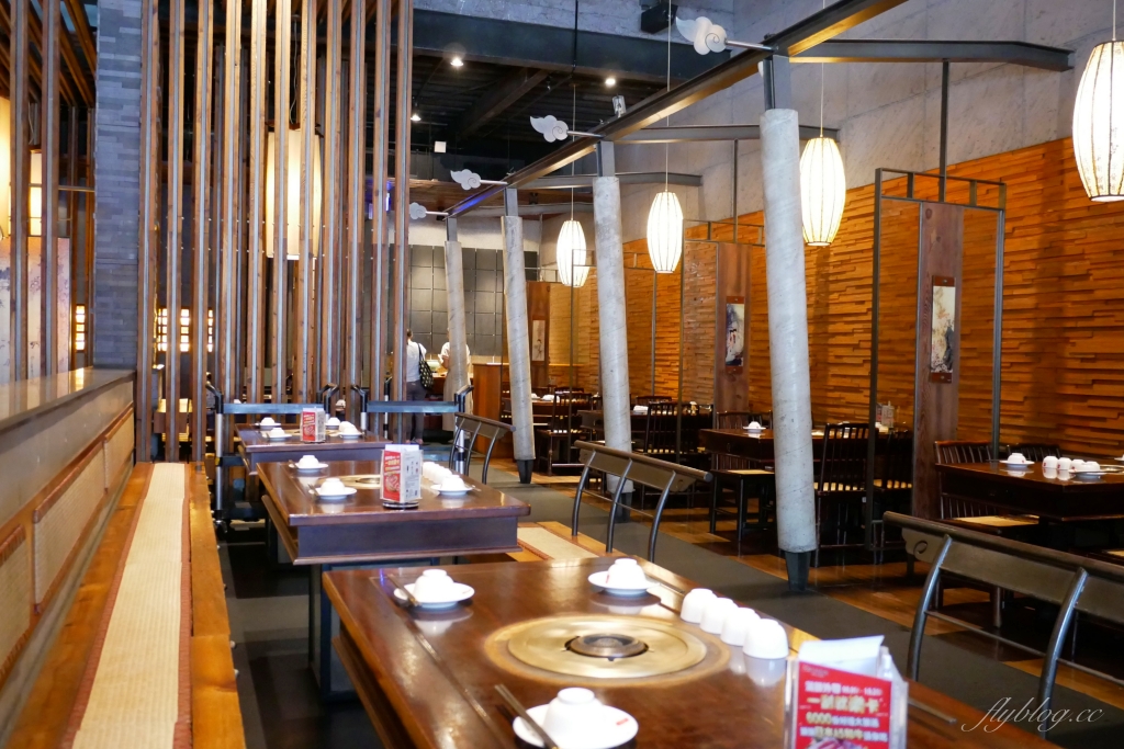 台中北區｜鼎王麻辣火鍋 漢口店．經典的180度鞠躬，鴨血豆腐無限續加 @飛天璇的口袋