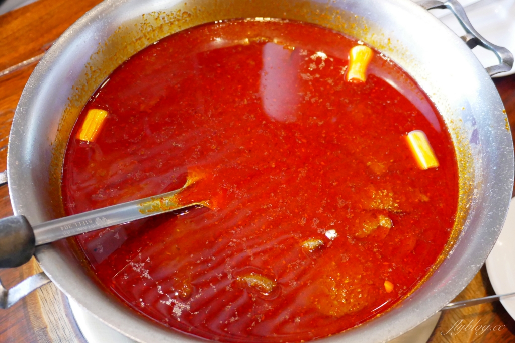 台中北區｜鼎王麻辣火鍋 漢口店．經典的180度鞠躬，鴨血豆腐無限續加 @飛天璇的口袋