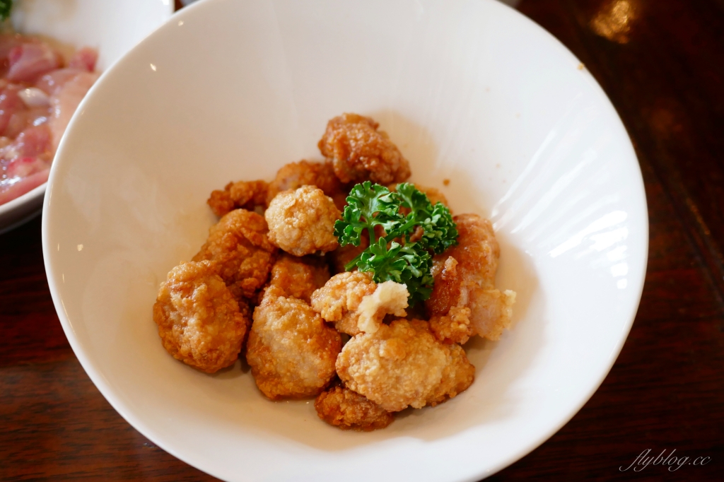 台中北區｜鼎王麻辣火鍋 漢口店．經典的180度鞠躬，鴨血豆腐無限續加 @飛天璇的口袋