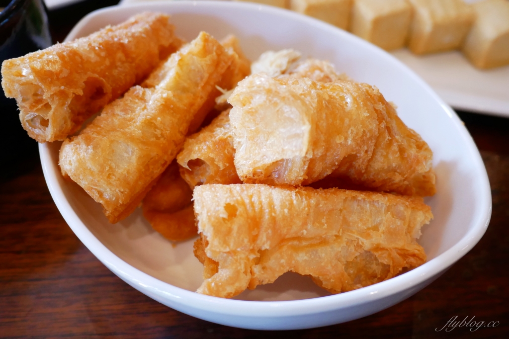 台中北區｜鼎王麻辣火鍋 漢口店．經典的180度鞠躬，鴨血豆腐無限續加 @飛天璇的口袋