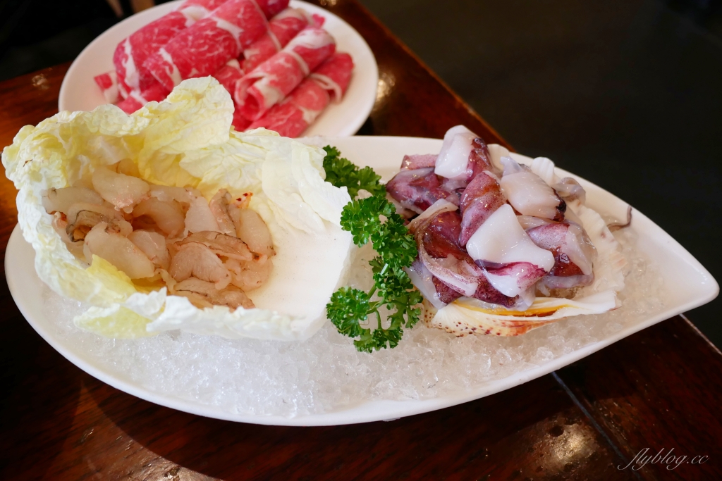 台中北區｜鼎王麻辣火鍋 漢口店．經典的180度鞠躬，鴨血豆腐無限續加 @飛天璇的口袋