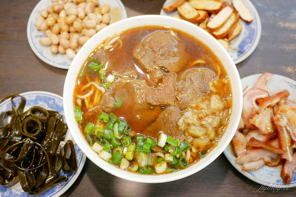 台中西區｜六六順牛肉麵．網路超人氣台中牛肉麵店，中午一開門營業就客滿 @飛天璇的口袋