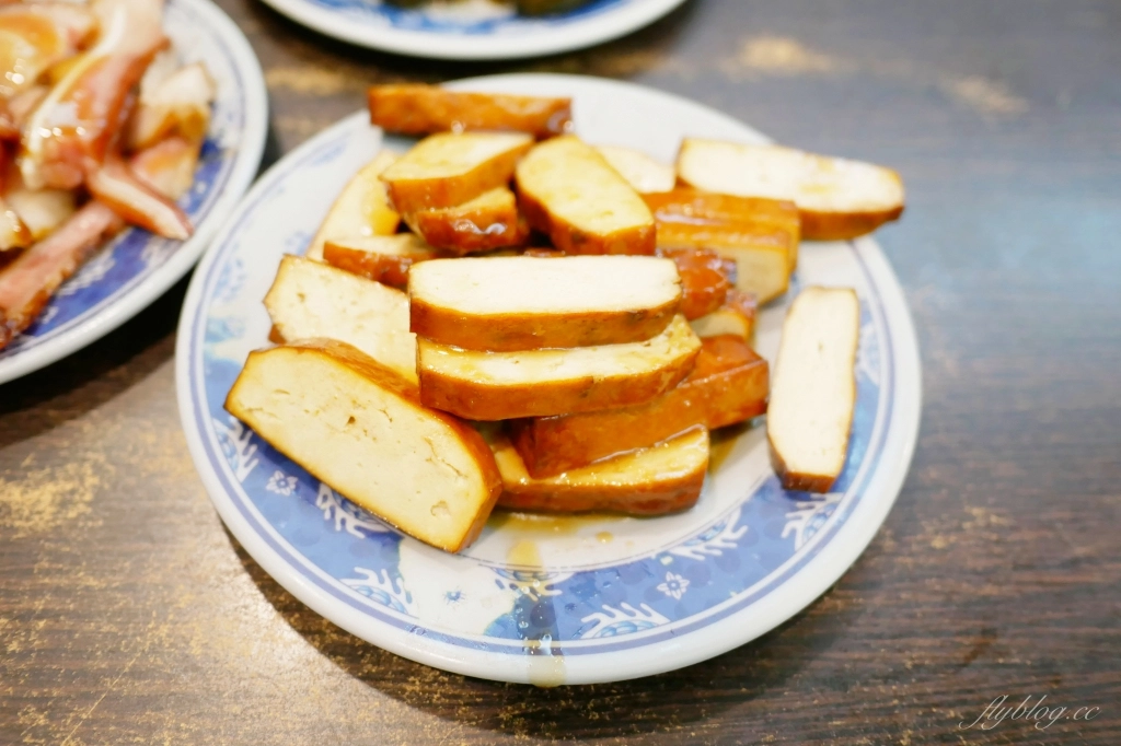 台中西區｜六六順牛肉麵．網路超人氣台中牛肉麵店，中午一開門營業就客滿 @飛天璇的口袋