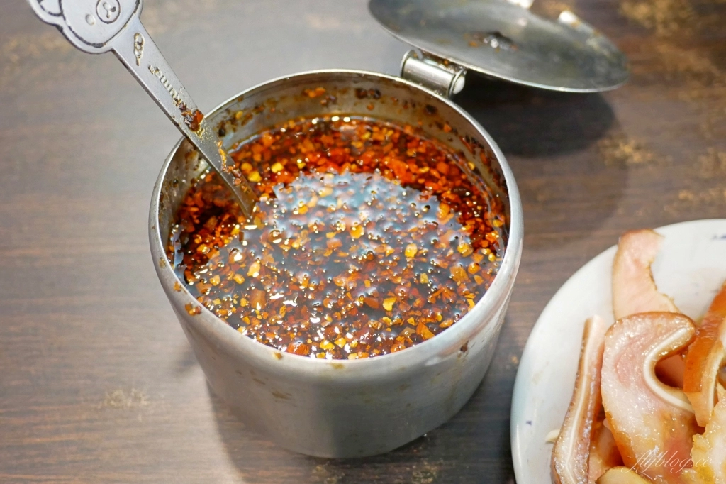 台中西區｜六六順牛肉麵．網路超人氣台中牛肉麵店，中午一開門營業就客滿 @飛天璇的口袋