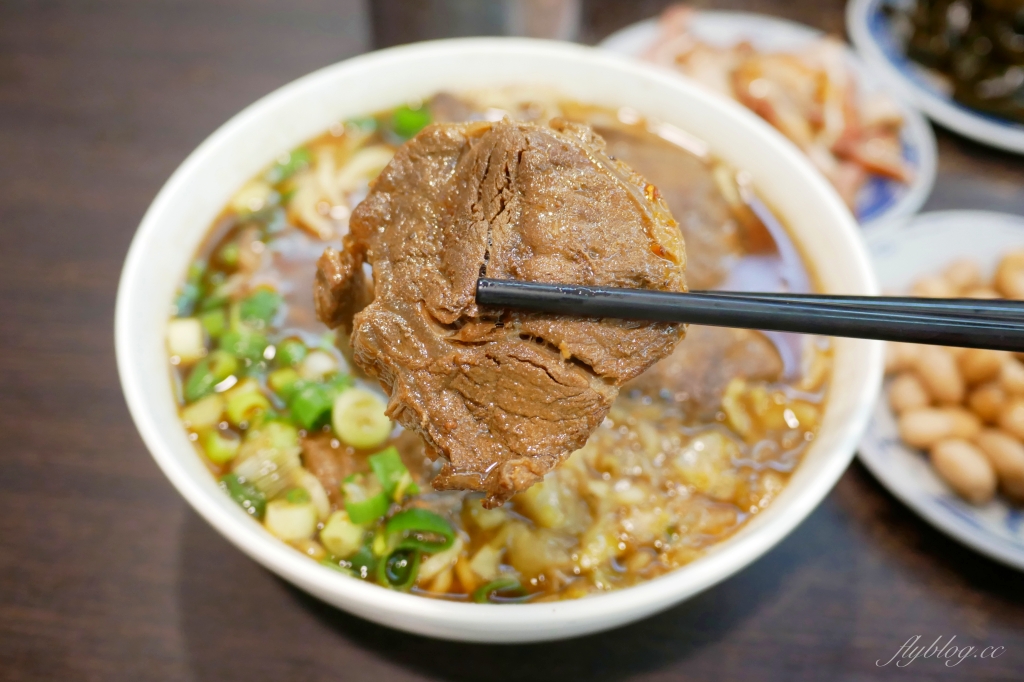 台中西區｜六六順牛肉麵．網路超人氣台中牛肉麵店，中午一開門營業就客滿 @飛天璇的口袋