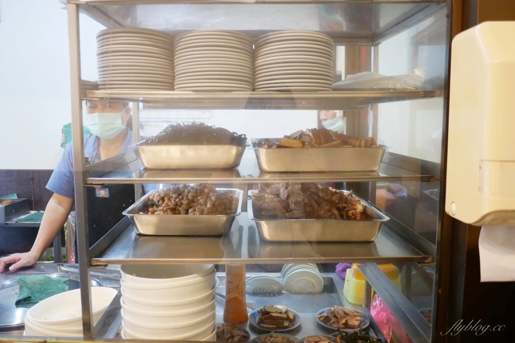 台中西區｜六六順牛肉麵．網路超人氣台中牛肉麵店，中午一開門營業就客滿 @飛天璇的口袋