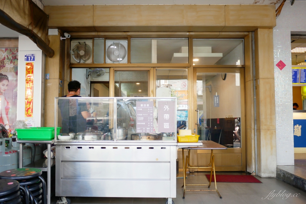 台中西區｜六六順牛肉麵．網路超人氣台中牛肉麵店，中午一開門營業就客滿 @飛天璇的口袋