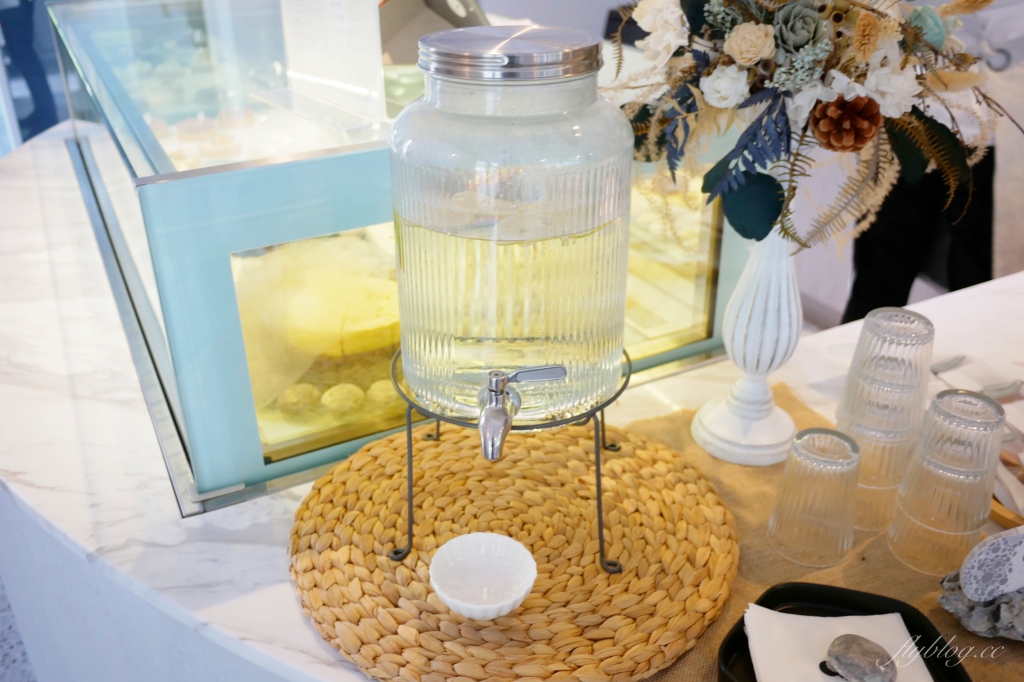 【台中西區】 侘寂甜點 Patisserie：台中存中街的純白建築甜點店 @飛天璇的口袋