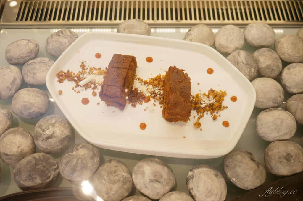 【台中西區】 侘寂甜點 Patisserie：台中存中街的純白建築甜點店 @飛天璇的口袋