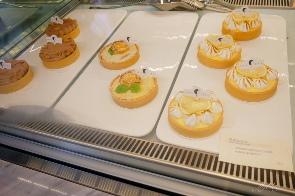【台中西區】 侘寂甜點 Patisserie：台中存中街的純白建築甜點店 @飛天璇的口袋