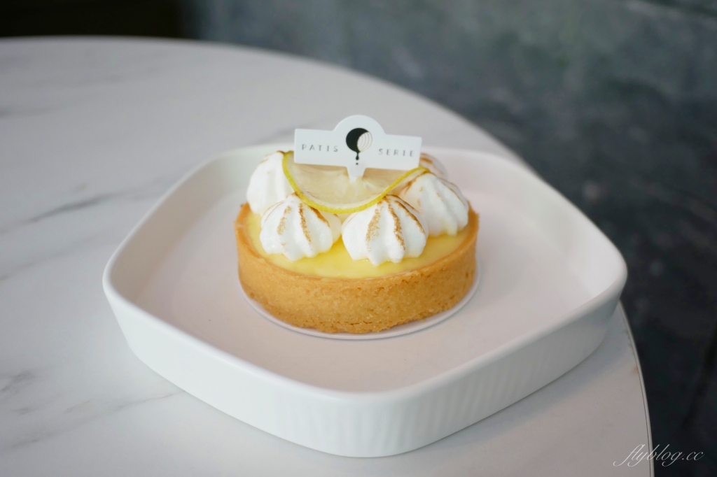 【台中西區】 侘寂甜點 Patisserie：台中存中街的純白建築甜點店 @飛天璇的口袋