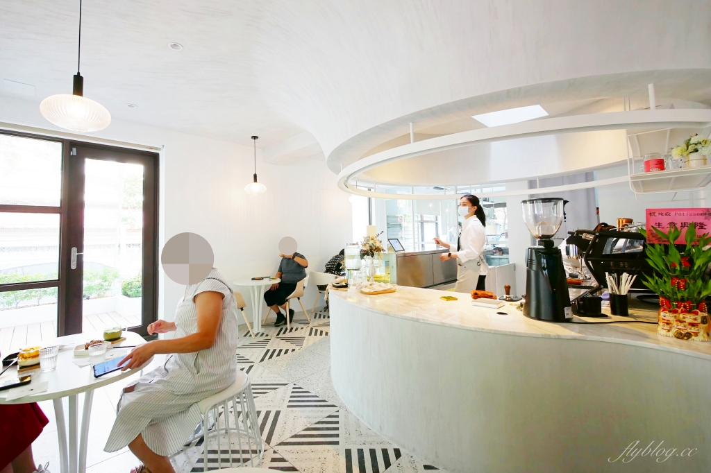 【台中西區】 侘寂甜點 Patisserie：台中存中街的純白建築甜點店 @飛天璇的口袋