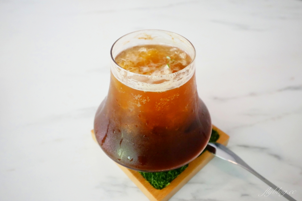 【台中西區】 侘寂甜點 Patisserie：台中存中街的純白建築甜點店 @飛天璇的口袋