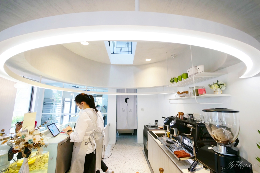 【台中西區】 侘寂甜點 Patisserie：台中存中街的純白建築甜點店 @飛天璇的口袋